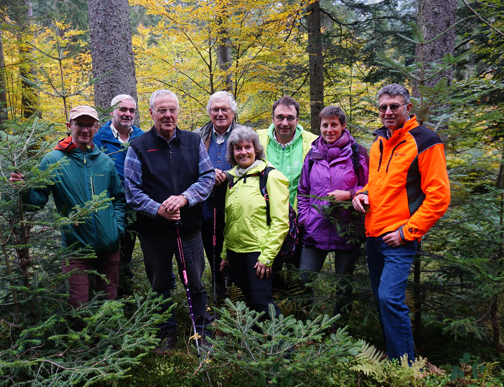 Forstbetriebsleiter Thomas Zanker und Mitglieder des Bund Naturschutz