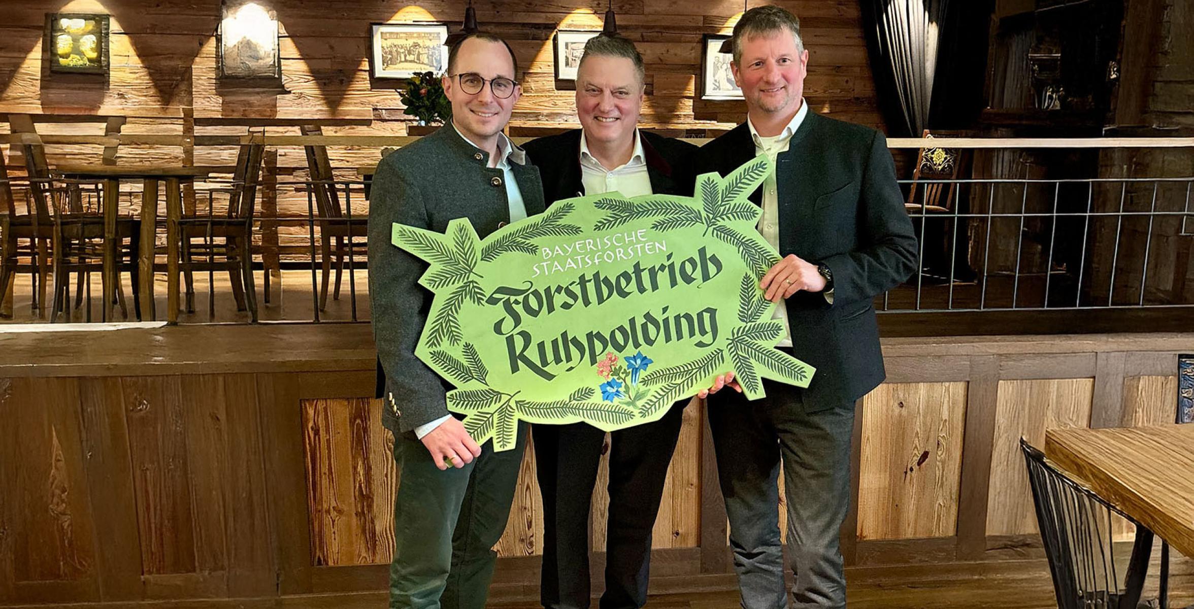 Der Vorstandsvorsitzende der Bayerischen Staatsforsten zusammen mit Sebastian Klinghardt und Joachim Keßler