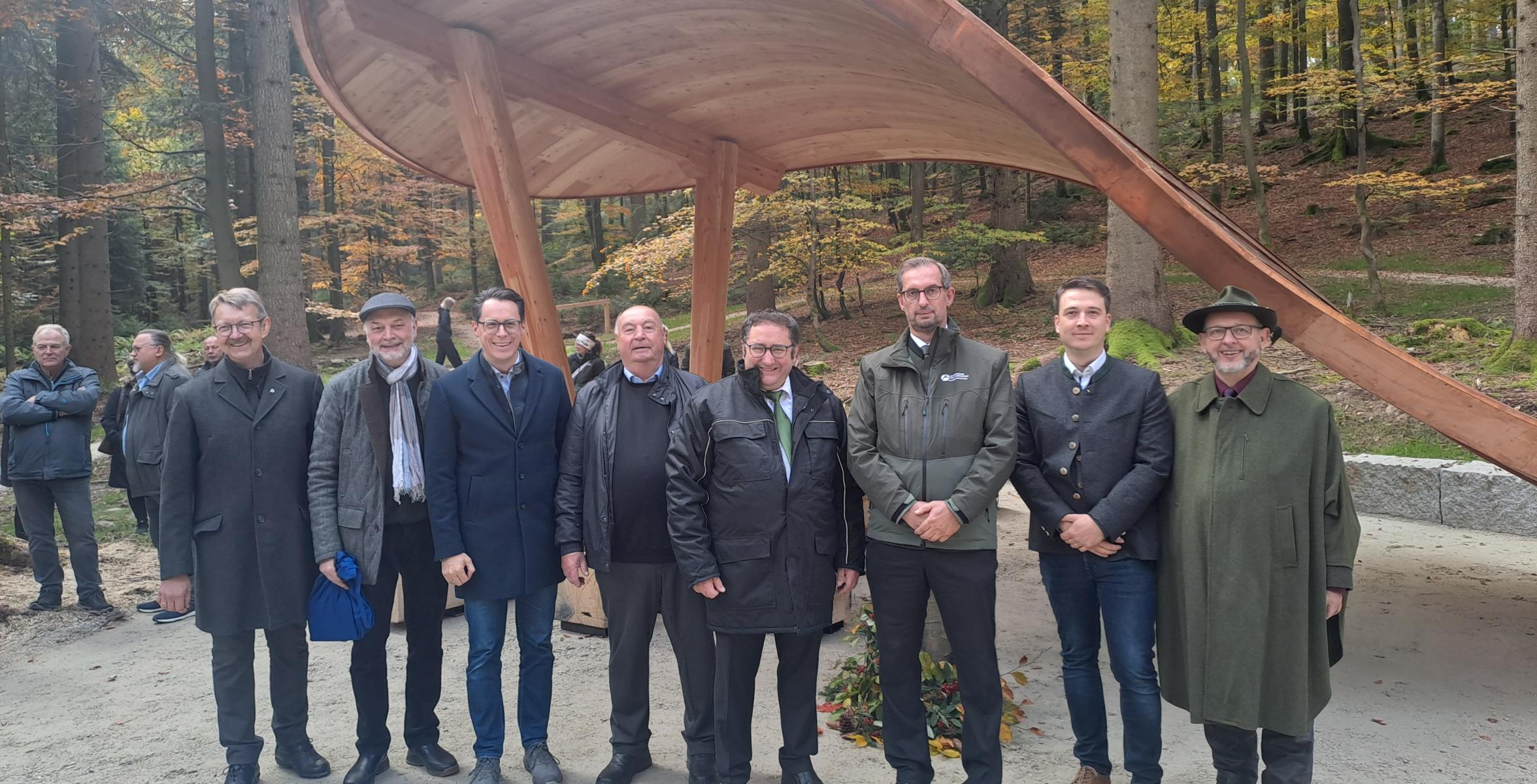 Die Redner bei der Eröffnung des Stillen Waldes Rusel