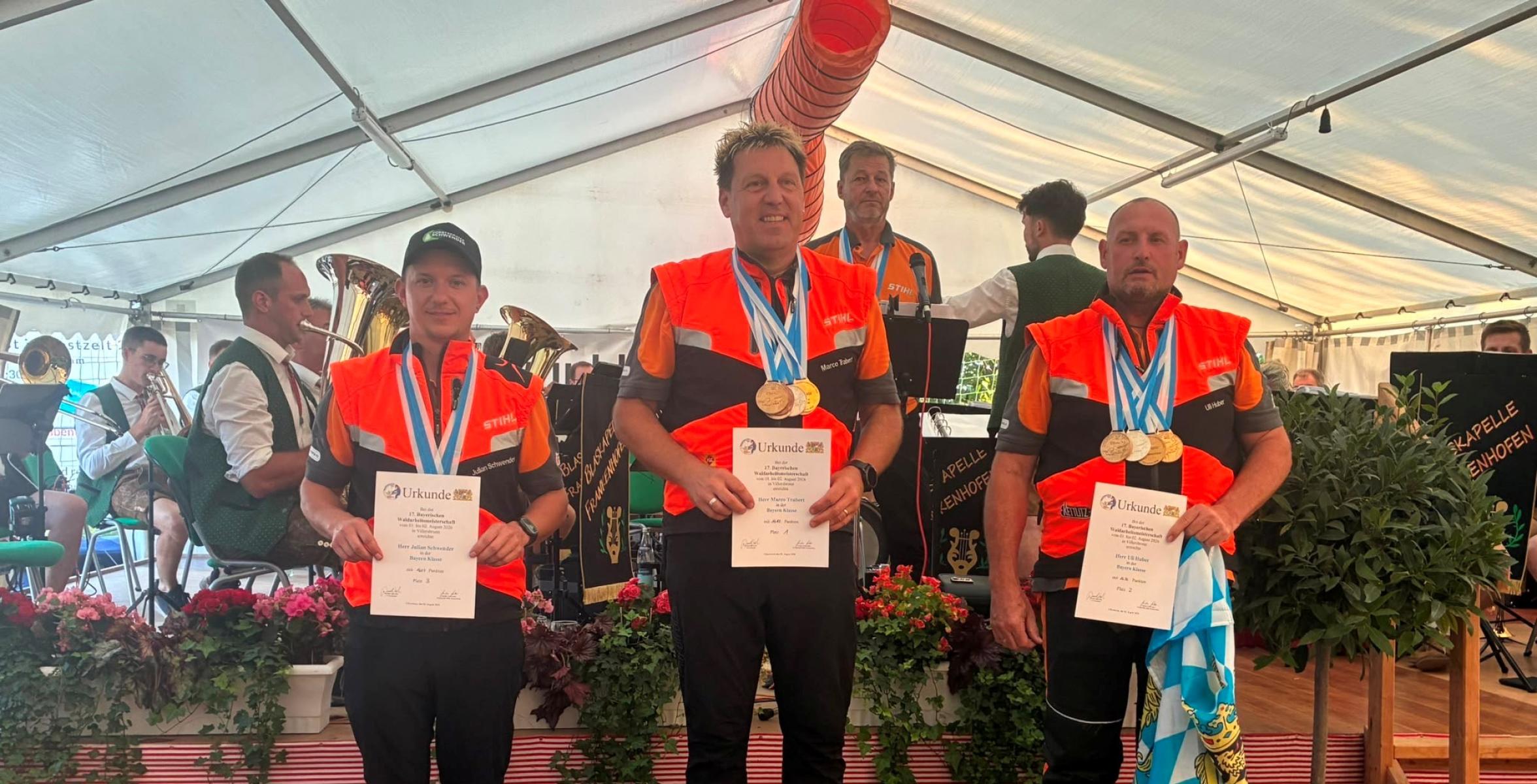 Auf dem Siegertreppchen steht Marco Trabert auf Platz 1