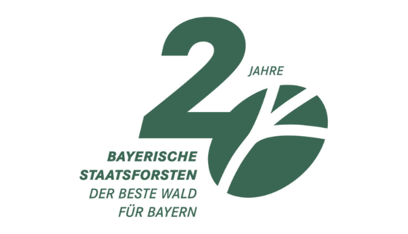 Logo 20 Jahre Bayerische Staatsforsten grün, Slogan: der beste Wald für Bayern