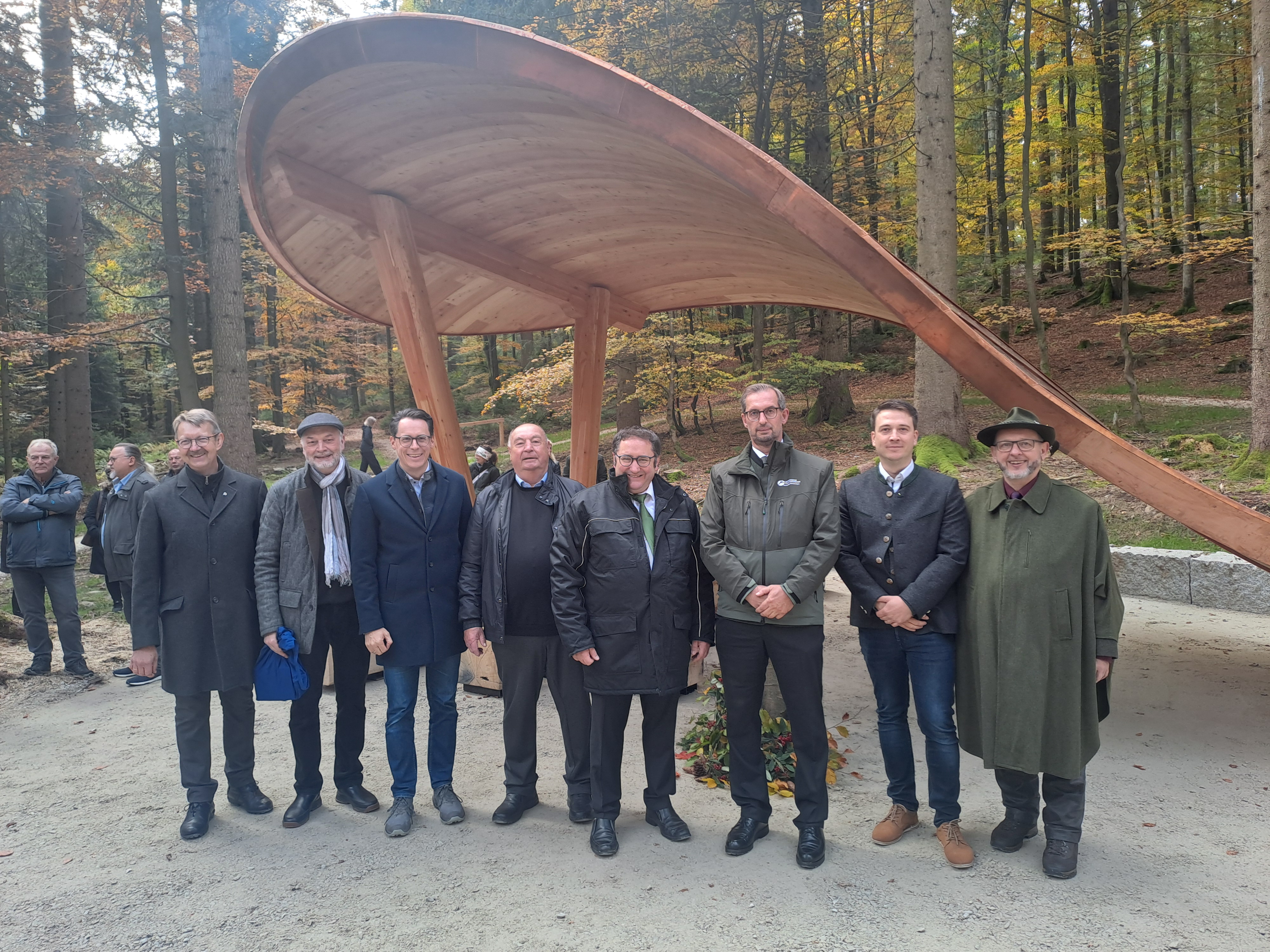 Die Redner bei der Eröffnung des Stillen Waldes Rusel