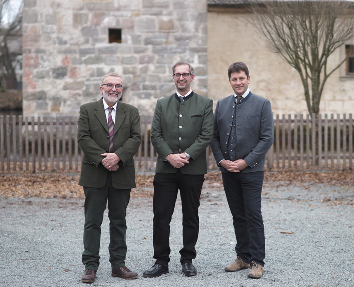 Vorstand Manfred Kröninger mit dem ehemaligen Betriebsleiter Peter Hagemann und Nachfolger Stefan Wittenberg