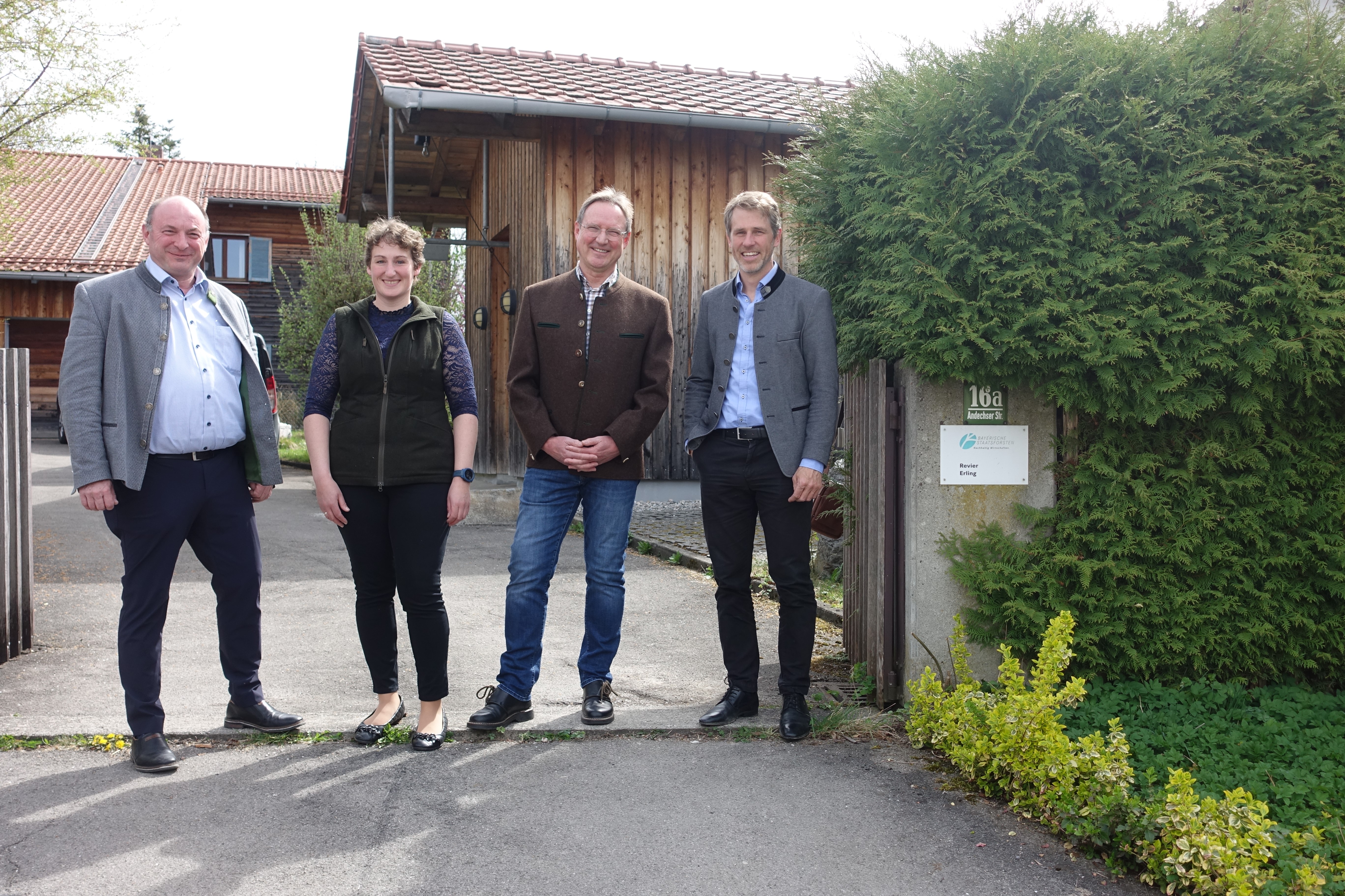 Forstbetrieb München gratuliert neuer Revierförsterin und verabschiedet Wolfgang Lechner in den Ruhestand