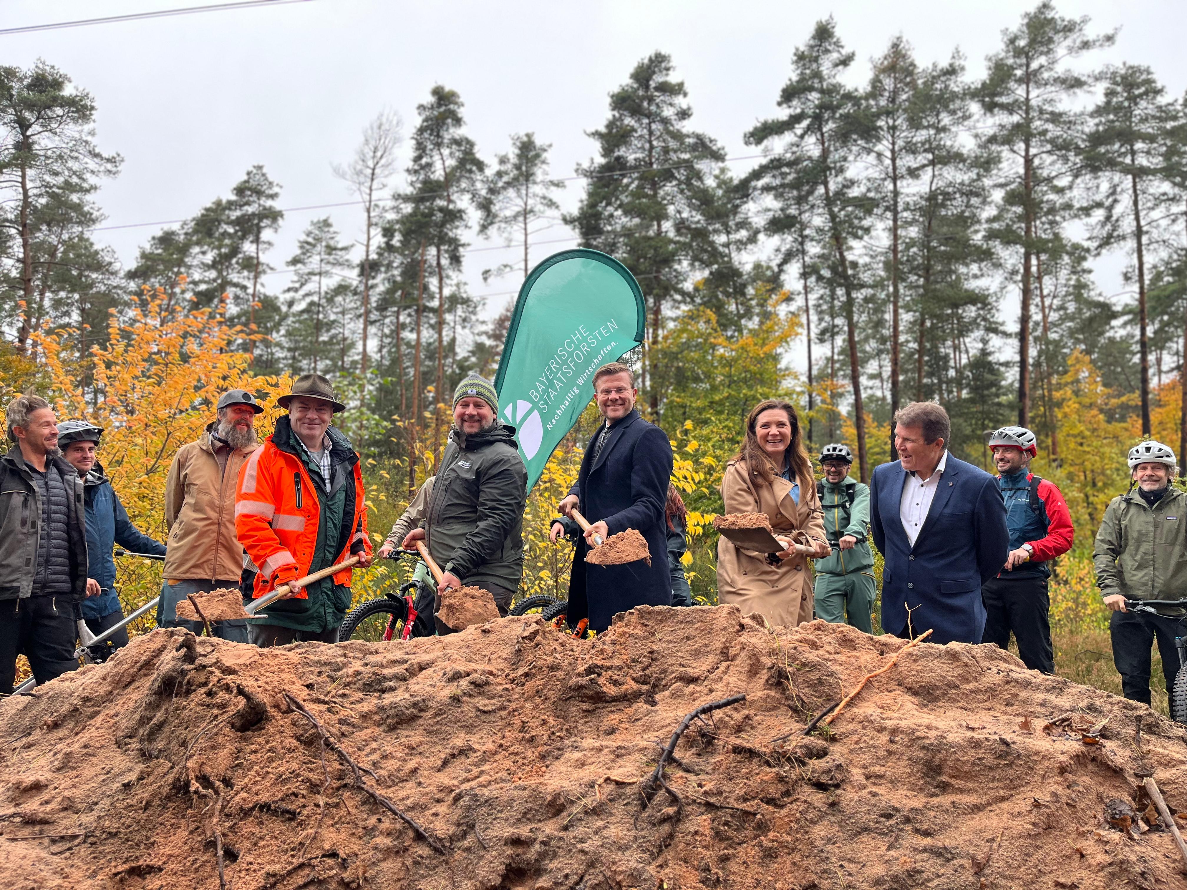 Spatenstich am Bikepark Schmausenbuck