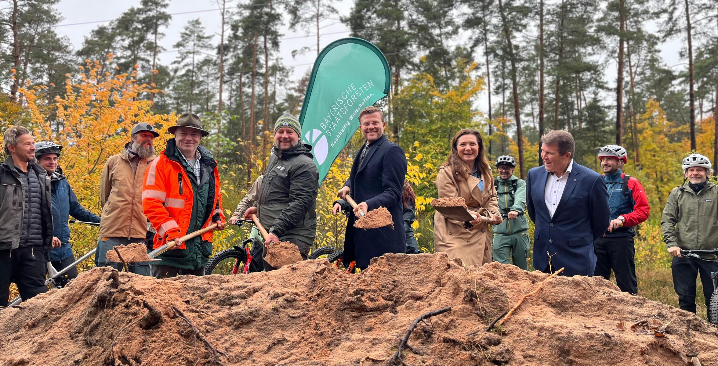 Spatenstich am Bikepark Schmausenbuck